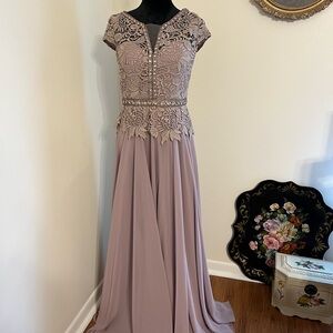 Aspeed Lace Maxi Dress in Lavender